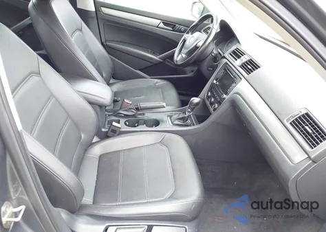 2015 Volkswagen Passat 1.8T Limited Edition z USA, uszkodzony, nr VIN 1VWAT7A37FC111159